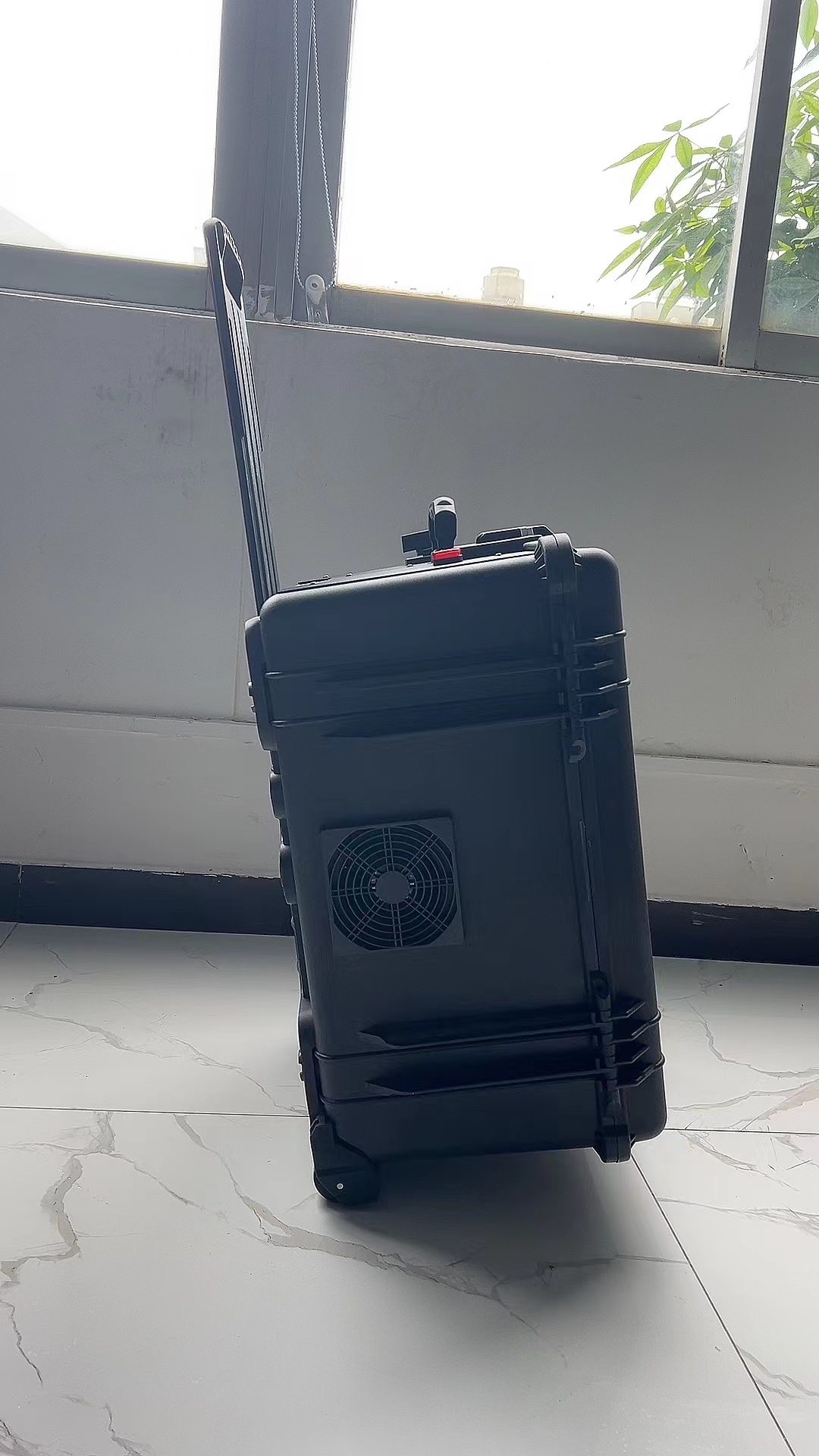 达孜手拉箱型移动通信干扰器
